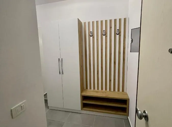 Seaview Modern Two Bedroom Apartment